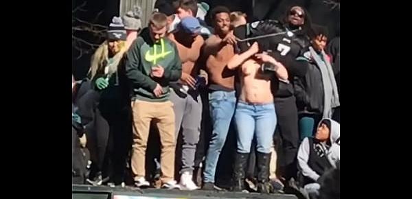 Xxx Egls - White girl shaking titties at philadelphia eagles super bowl celebration  parade 546 Porn Videos