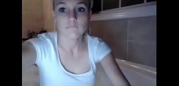Hot Webcam Teen Rubs Her Bald Pussy